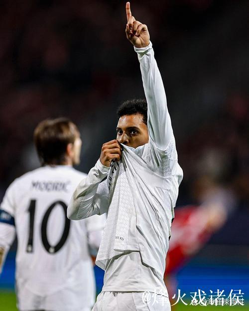 豪门综述:“弃将”罗德里戈连场破门 皇马客场2比1阿拉维斯 紧追巴萨 豪门综述:“弃将”罗德里戈连场破门 皇马客场2比1阿拉维斯 紧追巴萨