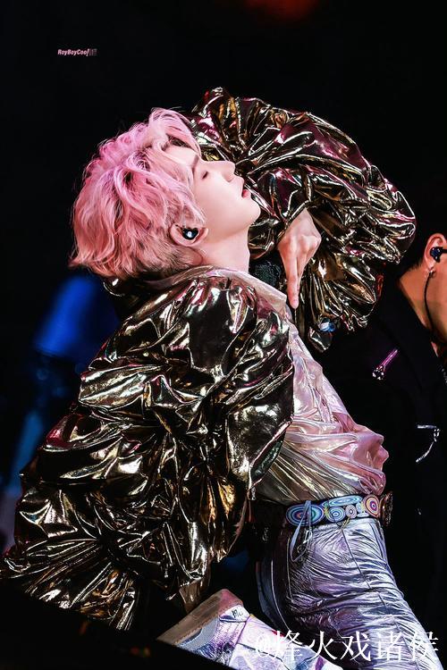 新星觉醒！杨瀚森内线梦幻舞步单挑艾萨克，打破沉寂赢得满堂彩！