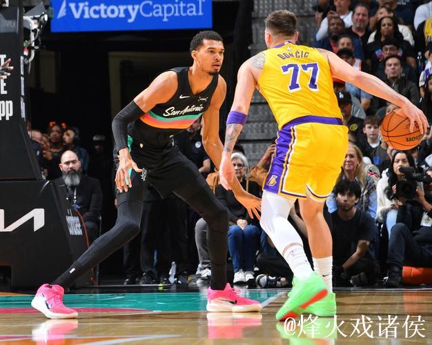 东契奇空砍38+10+10文班亚马16+14 湖人不敌马刺 东契奇空砍38+10+10文班亚马16+14 湖人不敌马刺